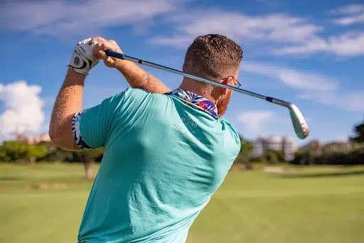 how to swing a golf club